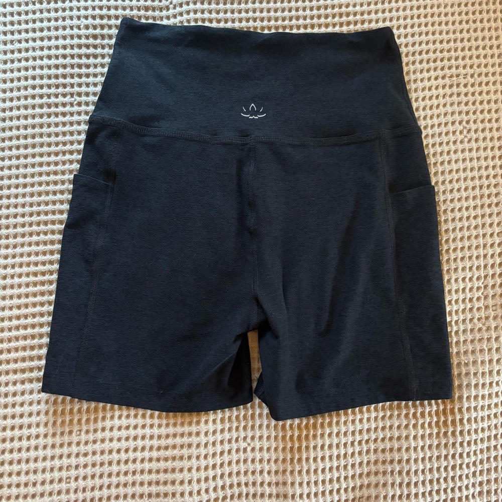 BEYOND YOGA SHORTS